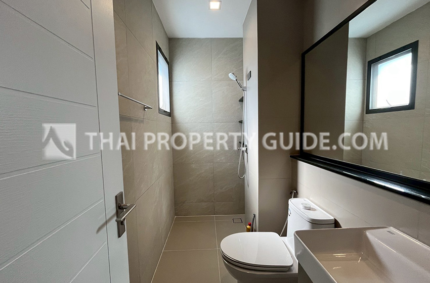 House with Shared Pool in Bangnatrad 